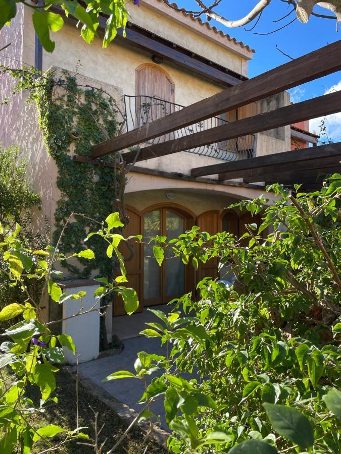 Casa Delle Farfalle Chia Exteriér fotografie